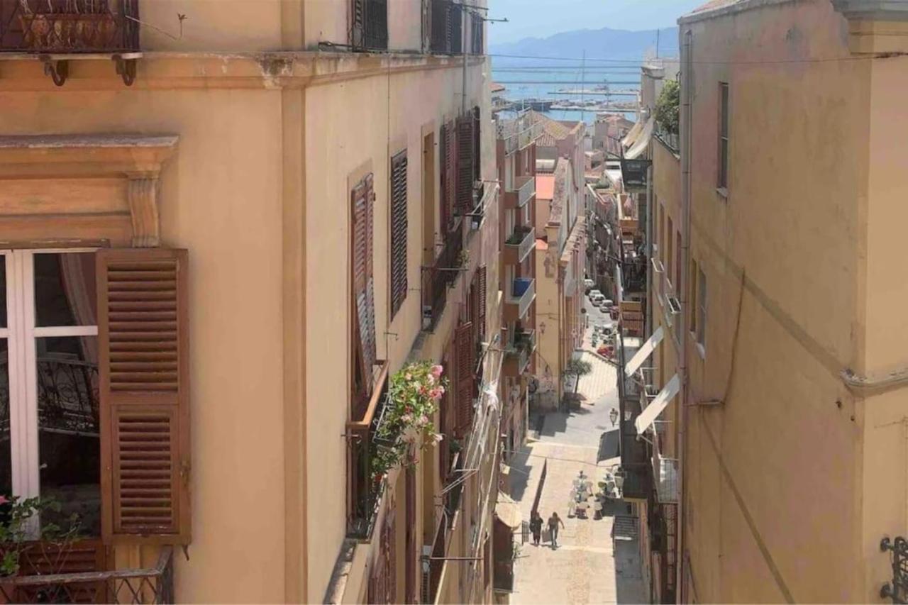 Appartamento Cagliari Centro Con Vista Sul Porto Bagian luar foto